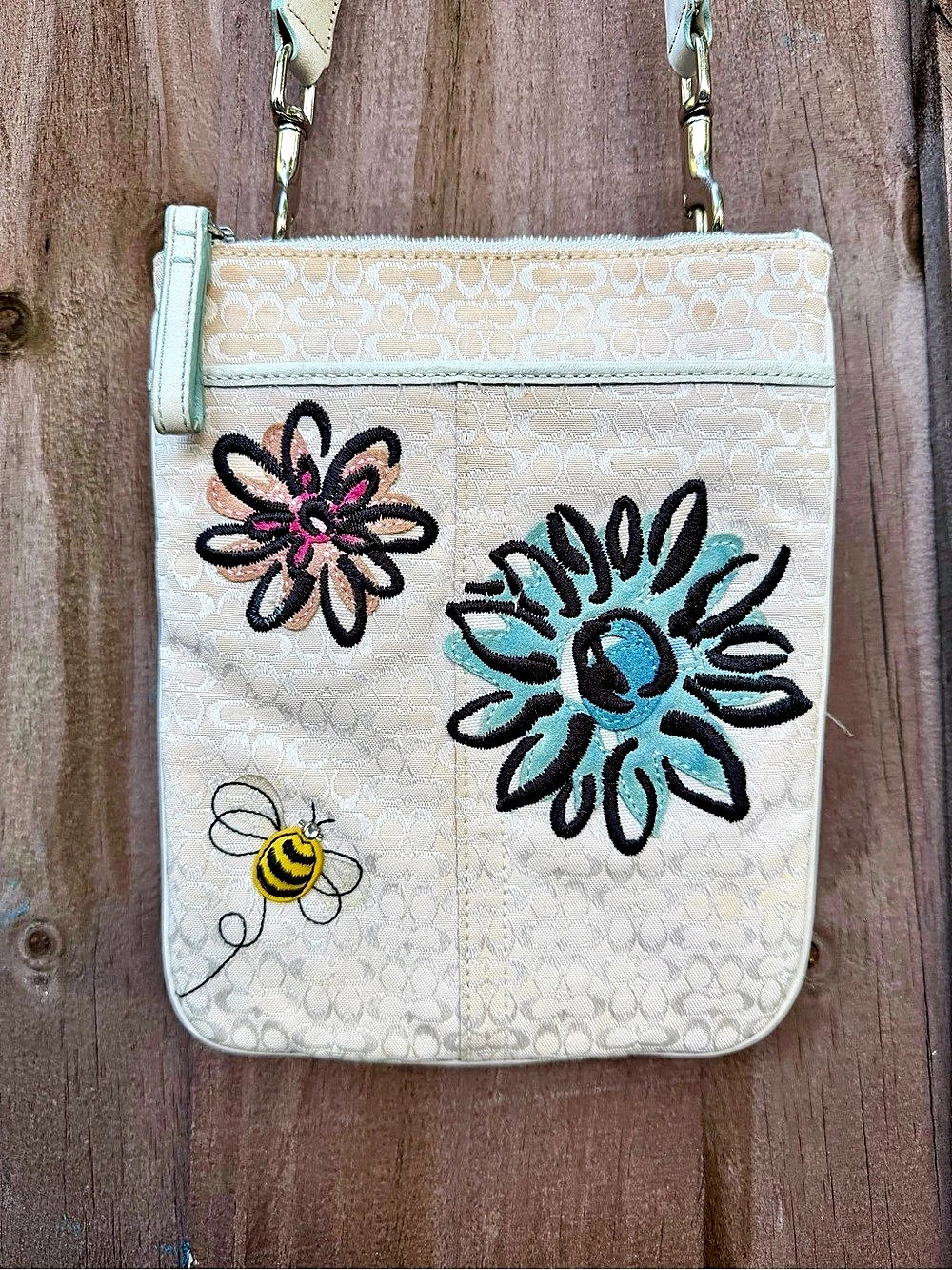 Limited Edition 2006 Coach Signature Jacquard Bumblebee Swingpack Crossbody Bag - Picture 3 of 16